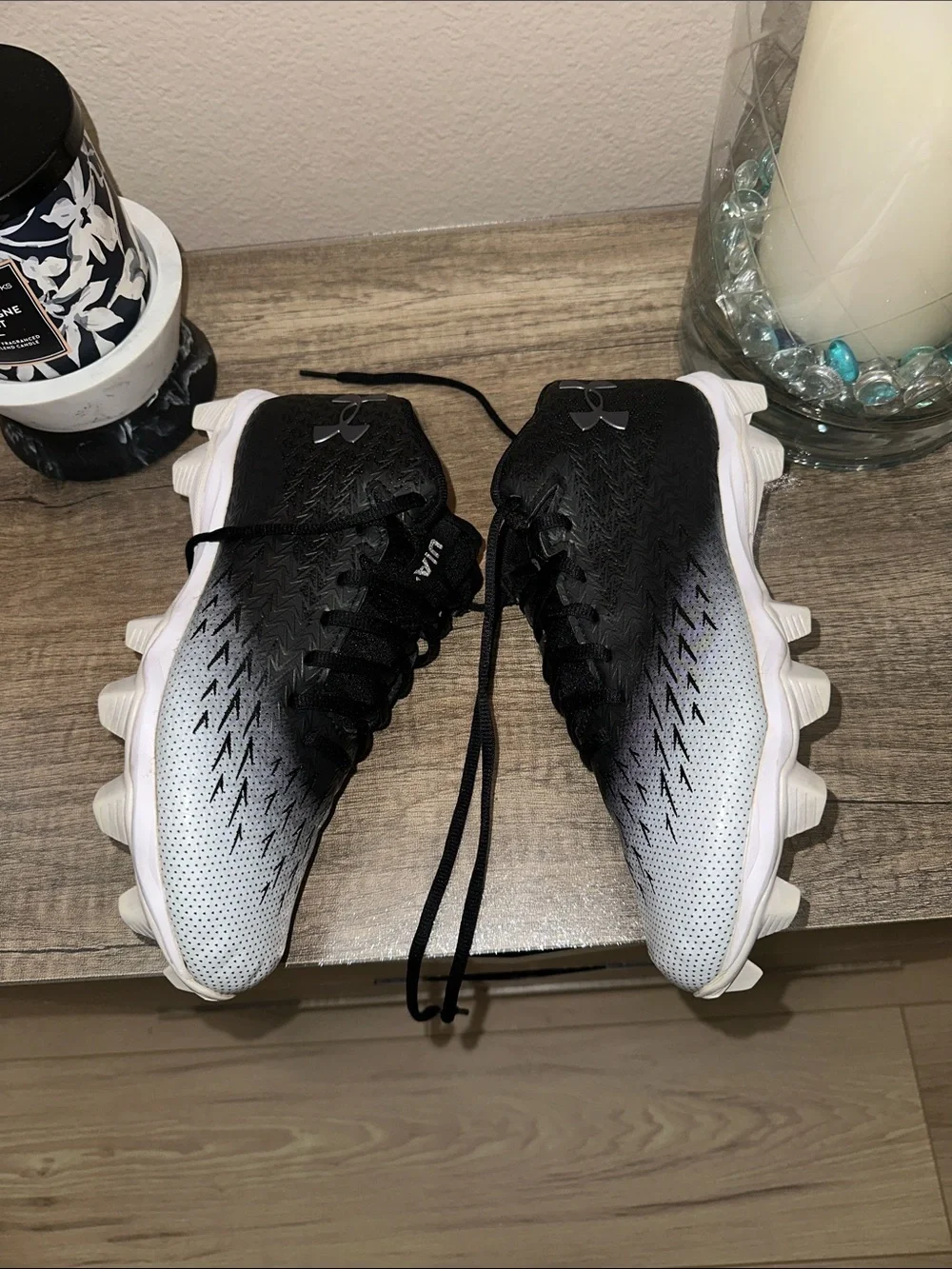 Under Armour Men's Black and White Gradient Athletic cleats Shoes